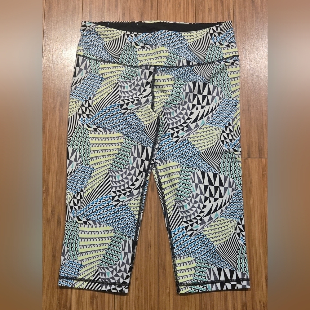 NWOT Victoria's Secret Leggings with Geometric Print